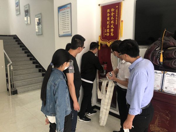 泓源新能源公司、出租車公司聯(lián)合開展消防安全演練(圖2)